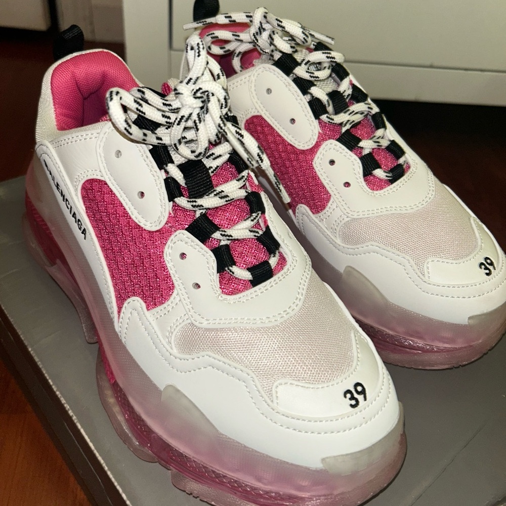Pink/White Triple S Balenciaga (custom)
WORN 1x still looks BRAND NEW